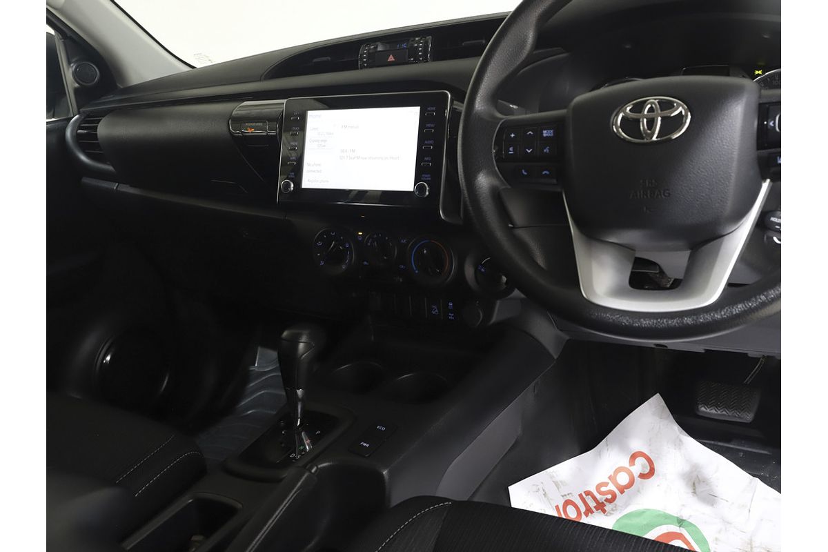 Hilux 4x4 SR 2.8L T Diesel Automatic Double Cab C/C 2U76980 001