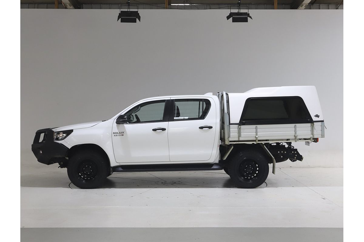 Hilux 4x4 SR 2.8L T Diesel Automatic Double Cab C/C 2U76980 001