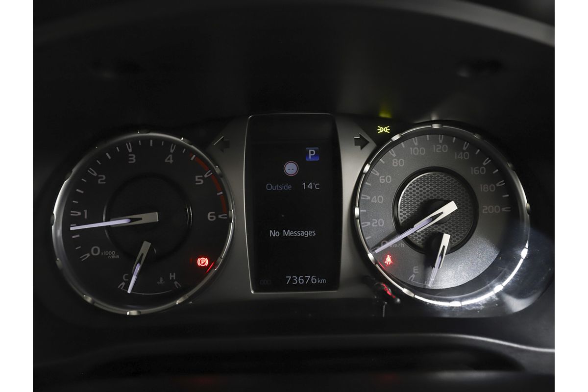 Hilux 4x4 SR 2.8L T Diesel Automatic Double Cab C/C 2U76980 001