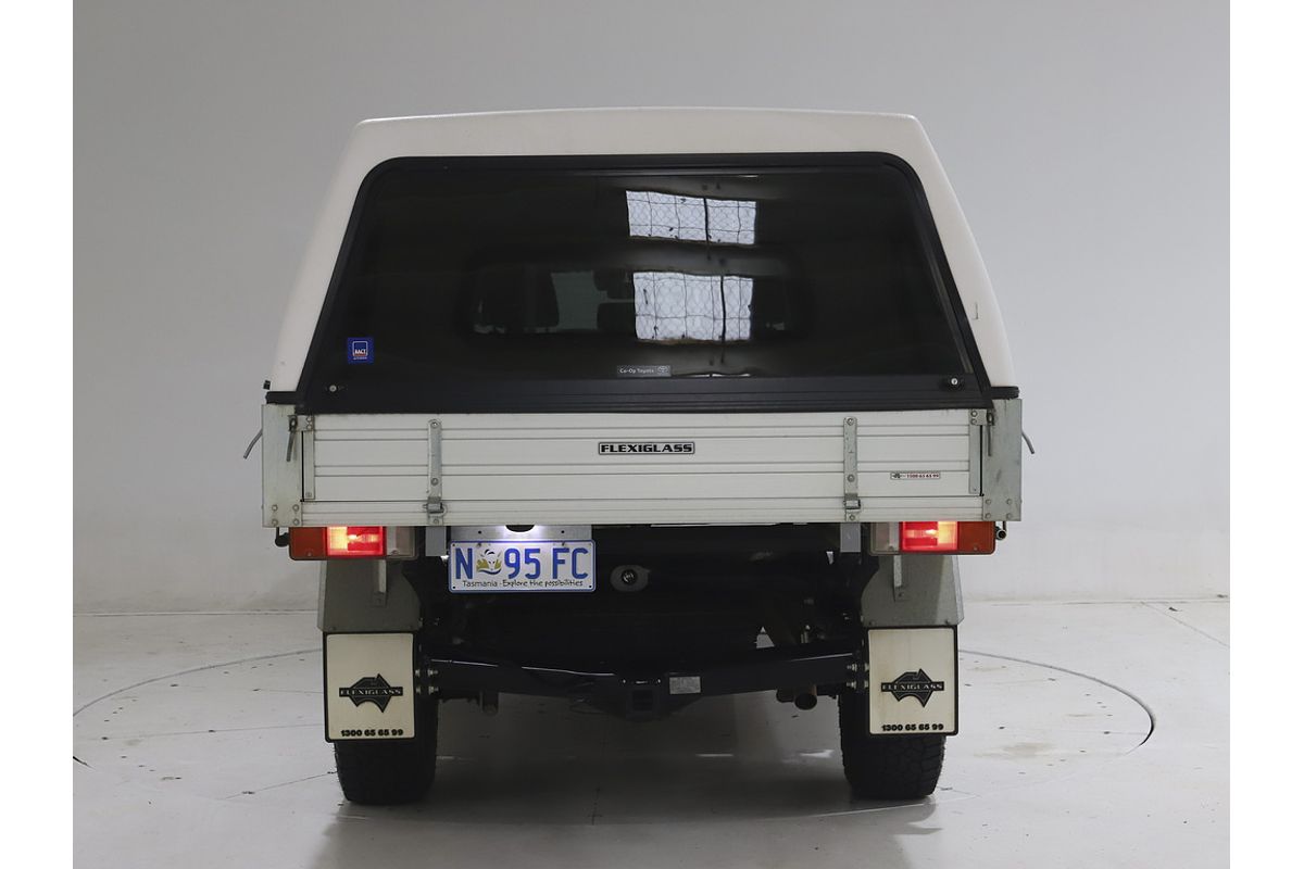 Hilux 4x4 SR 2.8L T Diesel Automatic Double Cab C/C 2U76980 001