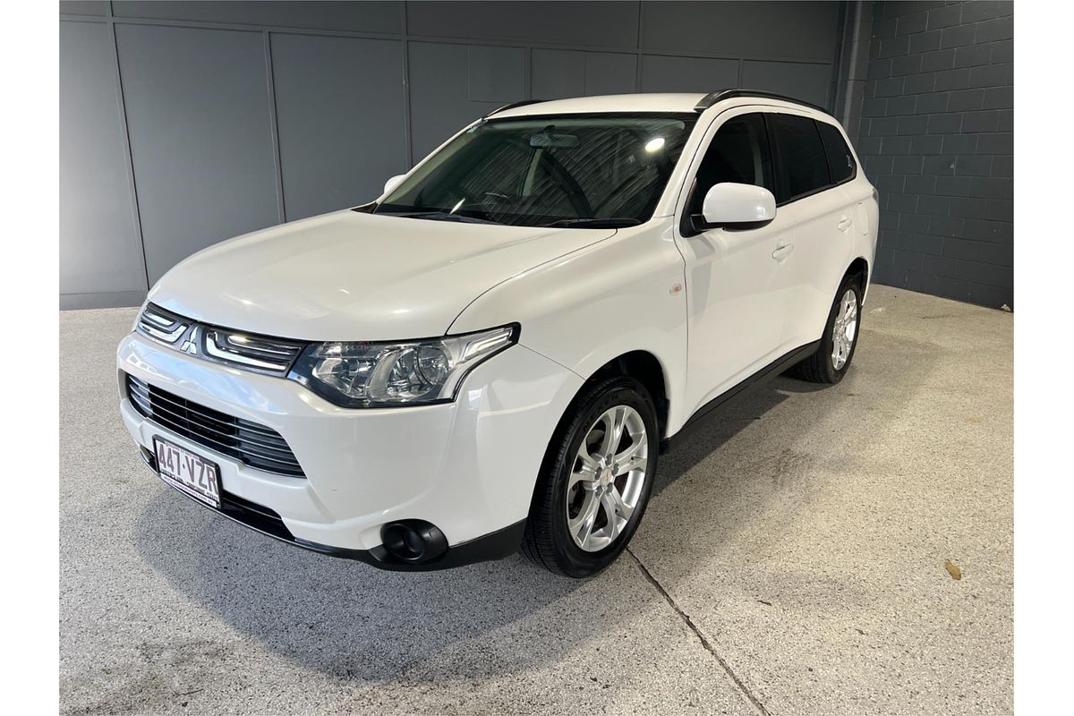 2013 Mitsubishi Outlander ES ZJ