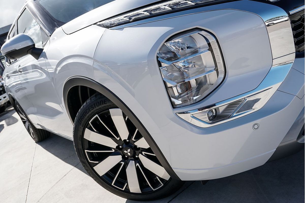 2025 Mitsubishi Outlander Exceed ZM