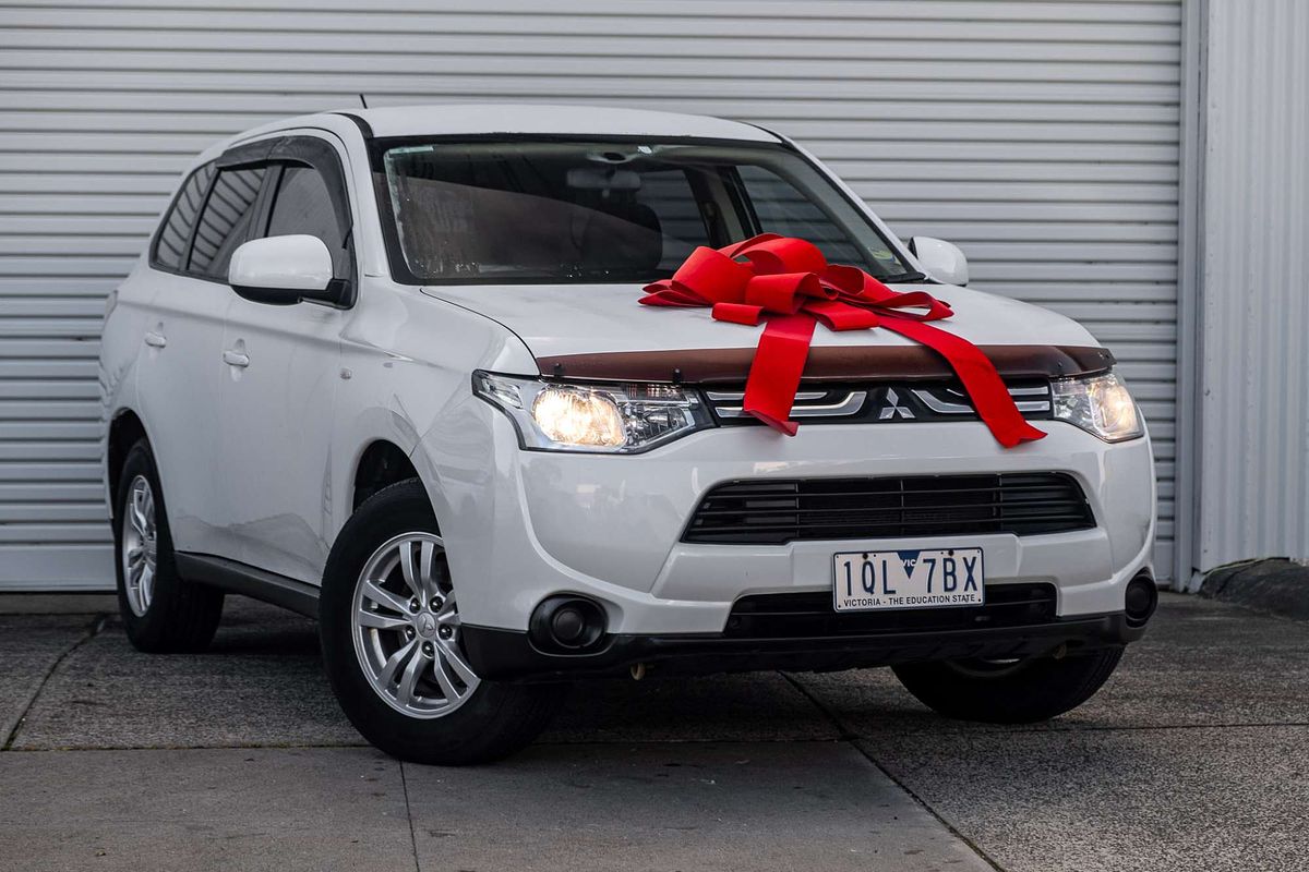 2013 Mitsubishi Outlander ES ZJ