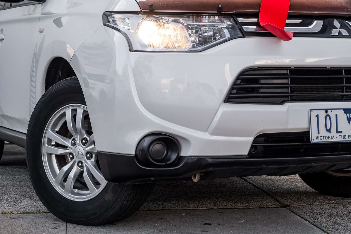 2013 Mitsubishi Outlander ES ZJ