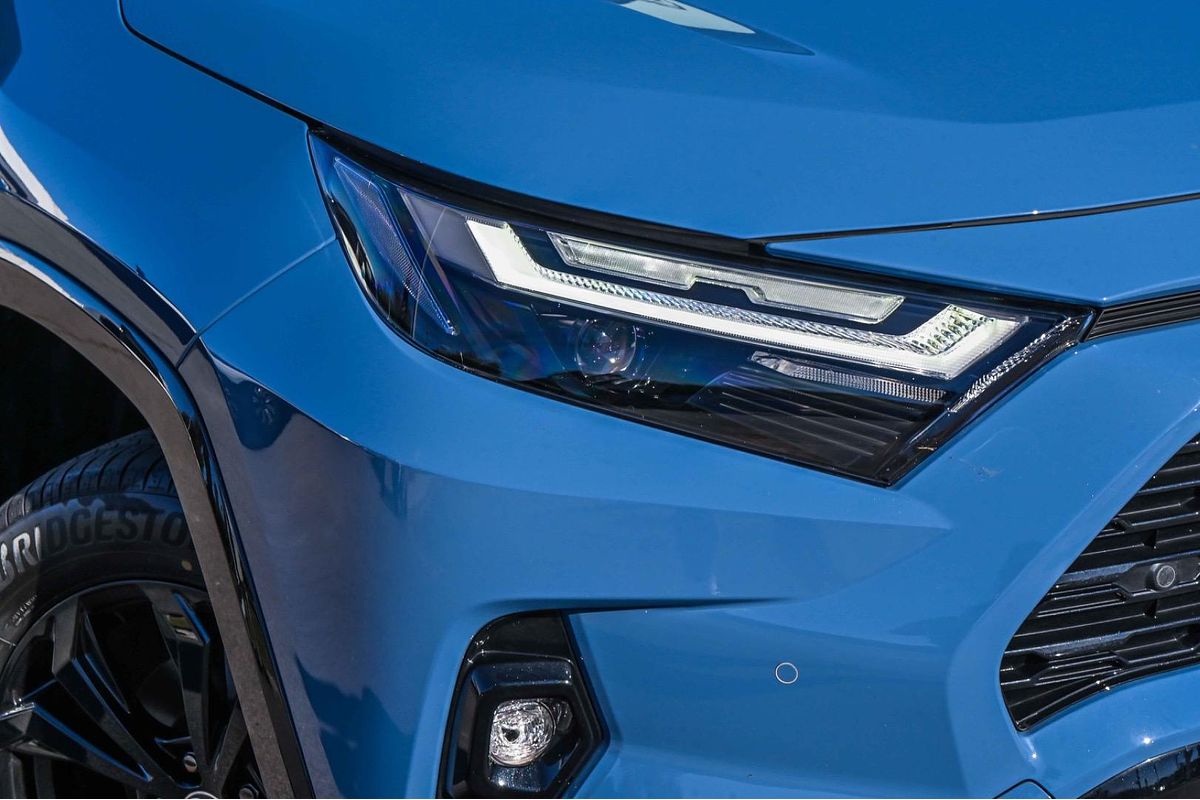 2025 Toyota RAV4 XSE AXAH52R