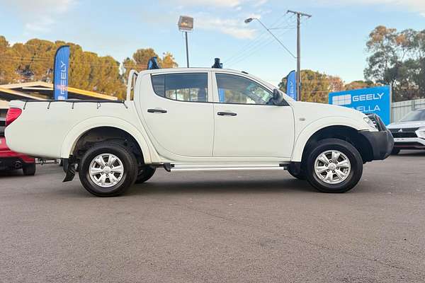2014 Mitsubishi Triton GLX MN 4X4 thumb-2