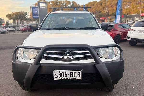 2014 Mitsubishi Triton GLX MN 4X4 thumb-3