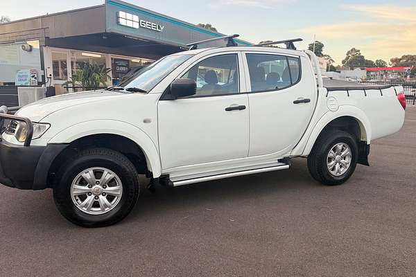 2014 Mitsubishi Triton GLX MN 4X4 thumb-4