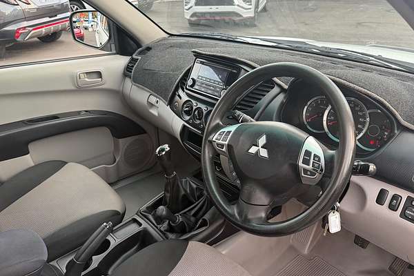 2014 Mitsubishi Triton GLX MN 4X4 thumb-8
