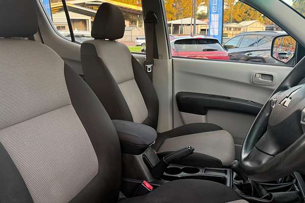 2014 Mitsubishi Triton GLX MN 4X4 thumb-10