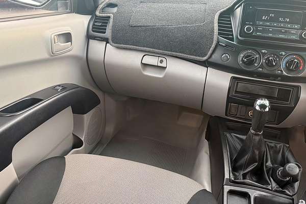 2014 Mitsubishi Triton GLX MN 4X4 thumb-14