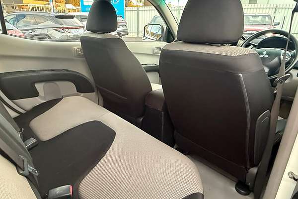 2014 Mitsubishi Triton GLX MN 4X4 thumb-18