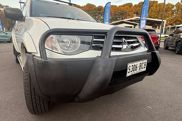 2014 Mitsubishi Triton GLX MN 4X4 thumb-34