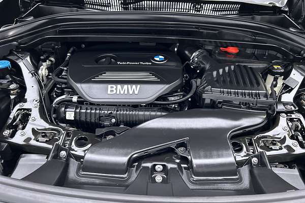 2016 BMW X1 xDrive25i F48 thumb-10