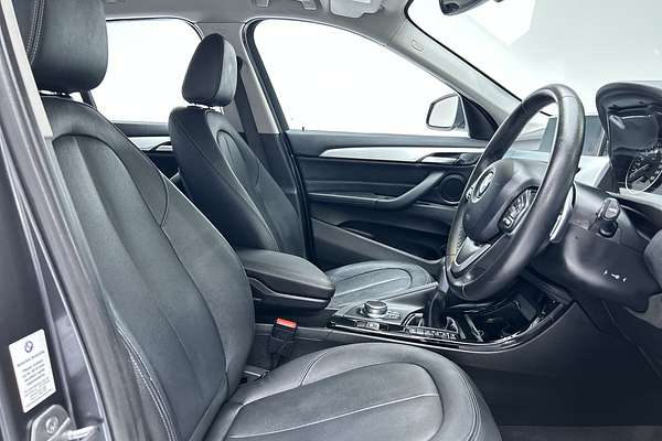 2016 BMW X1 xDrive25i F48 thumb-12