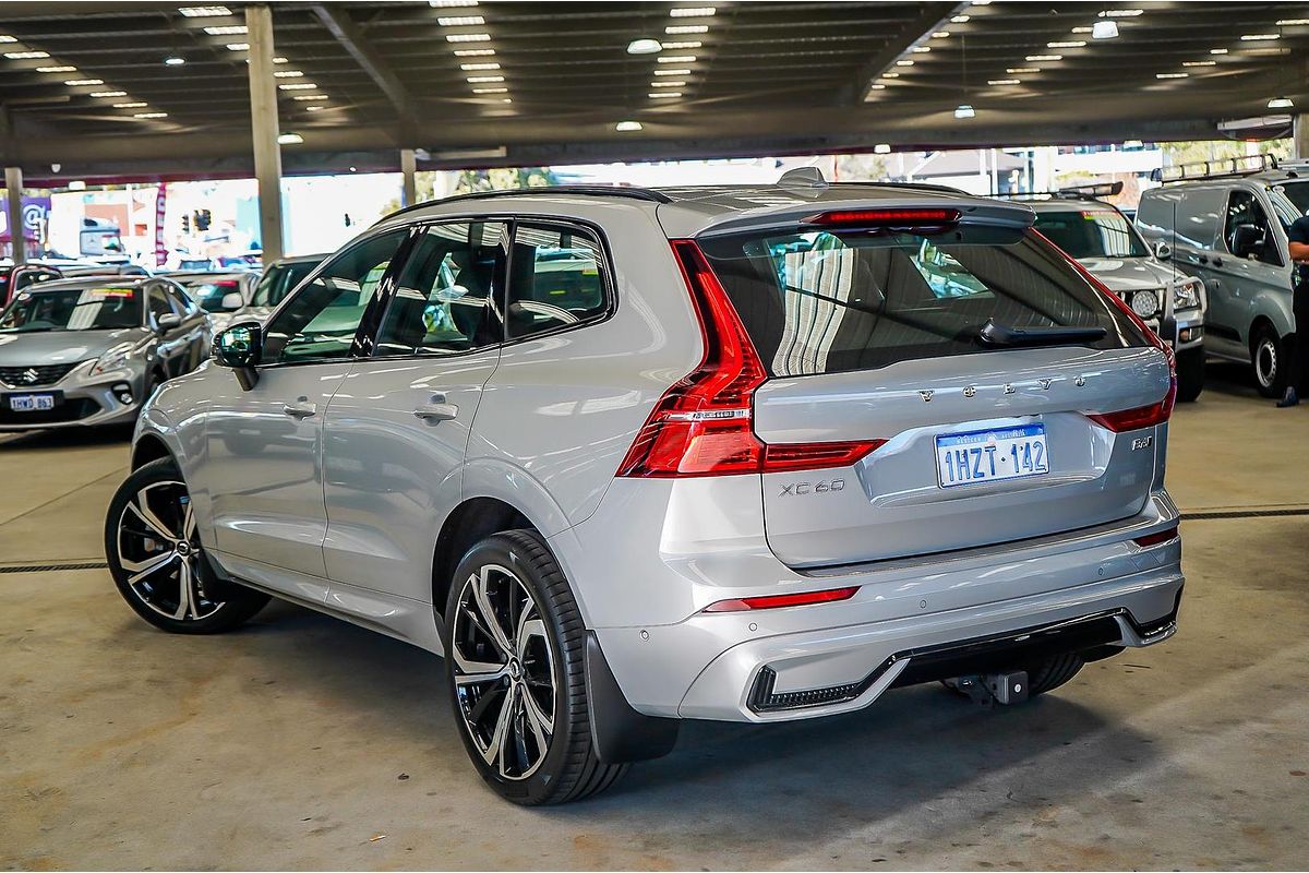 2022 Volvo XC60 B6 R-Design