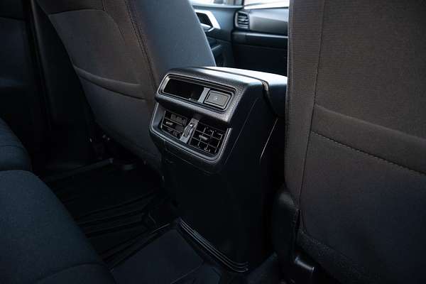 2024 Isuzu D-MAX LS-M 4X4 thumb-6