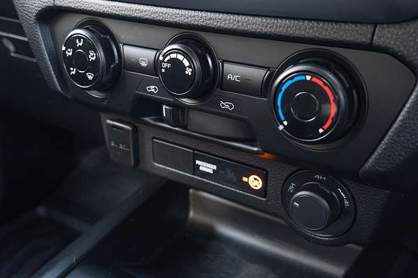 2024 Isuzu D-MAX LS-M 4X4 thumb-24