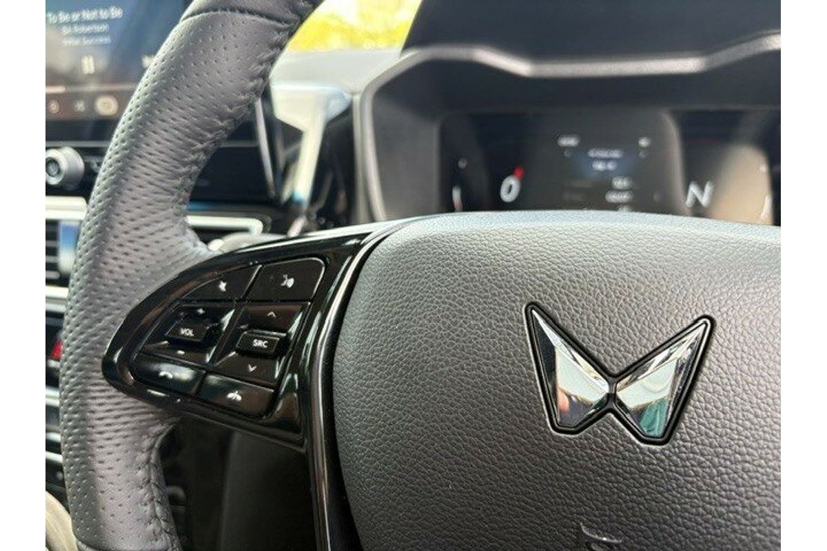 2025 Mahindra XUV 3XO AX7L