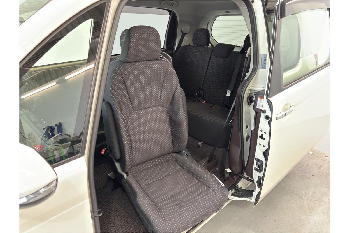 2016 Toyota Spade F Welcab B-Type