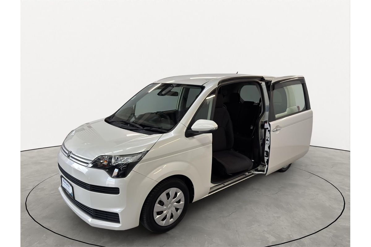 2016 Toyota Spade F Welcab B-Type