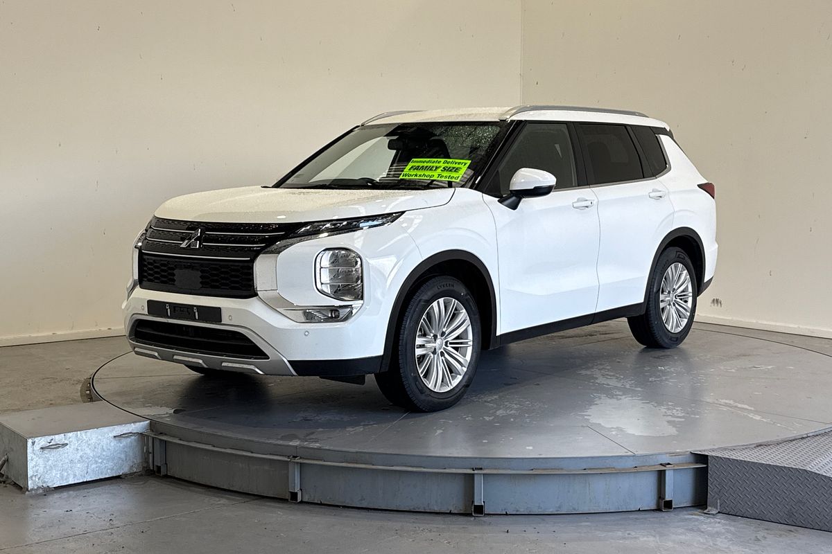 2024 Mitsubishi Outlander LS ZM