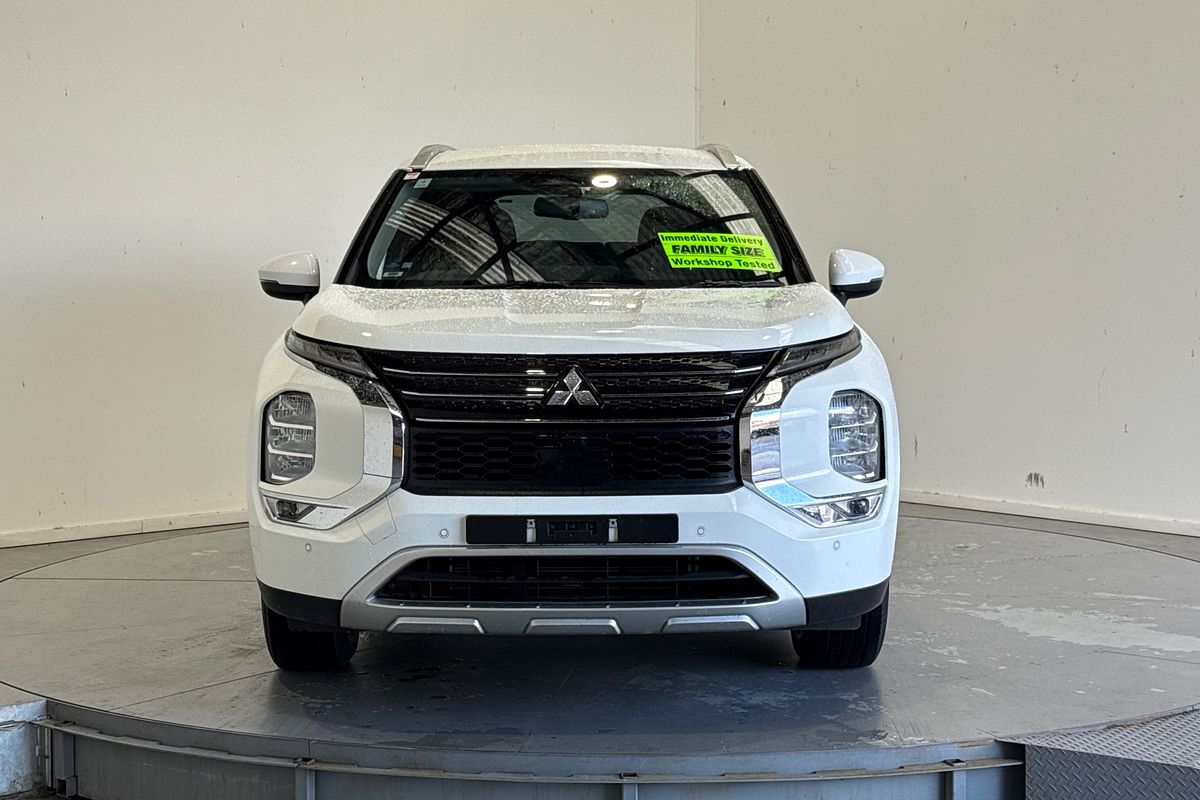 2024 Mitsubishi Outlander LS ZM