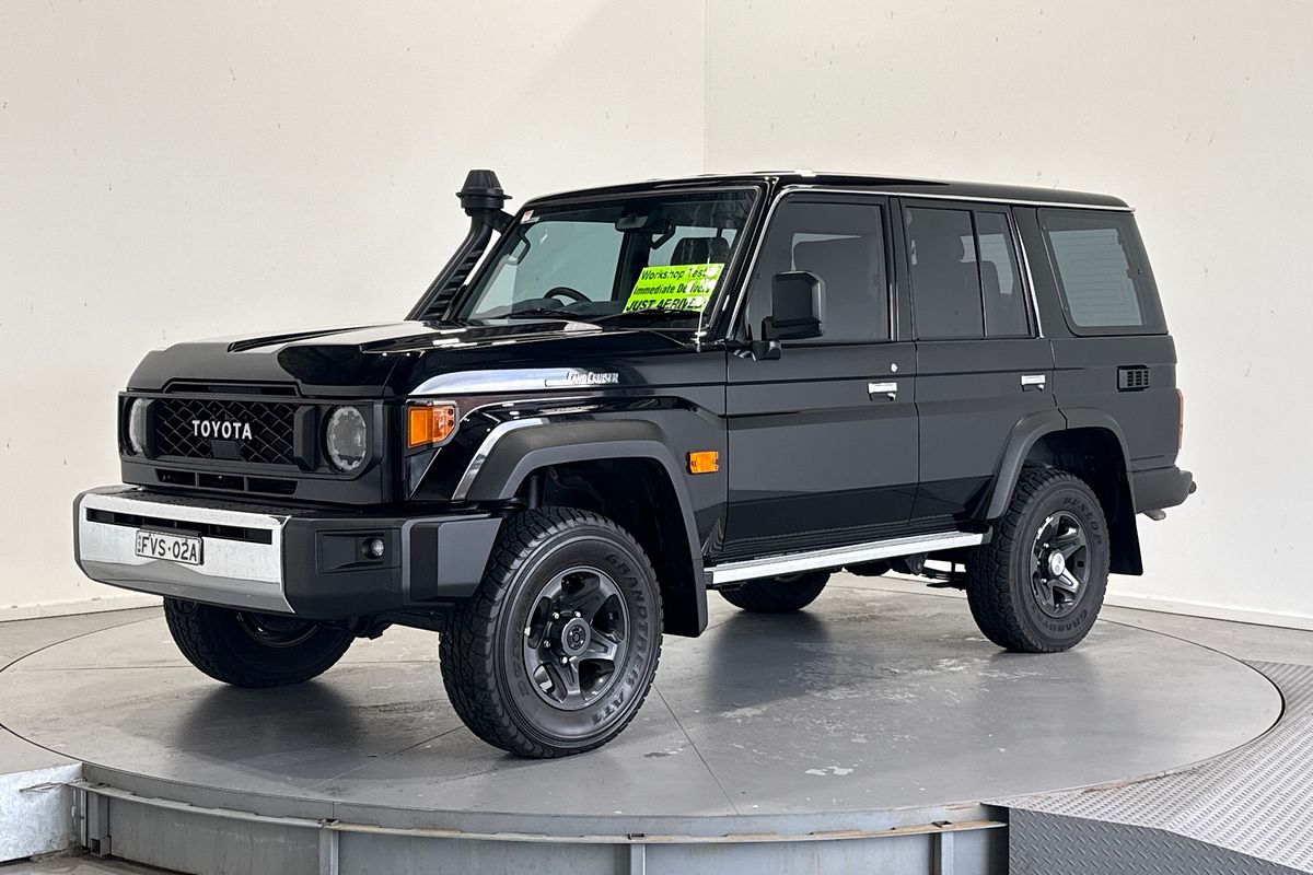 2025 Toyota Landcruiser GXL GDJL76R