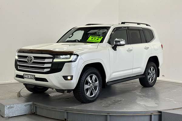 2022 Toyota Landcruiser Sahara FJA300R