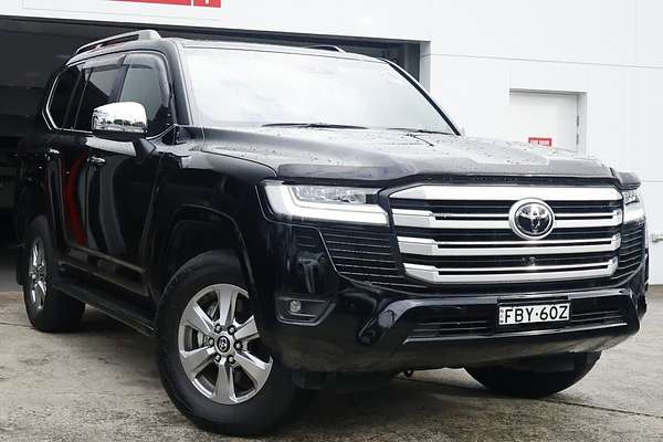 2023 Toyota Landcruiser Sahara FJA300R