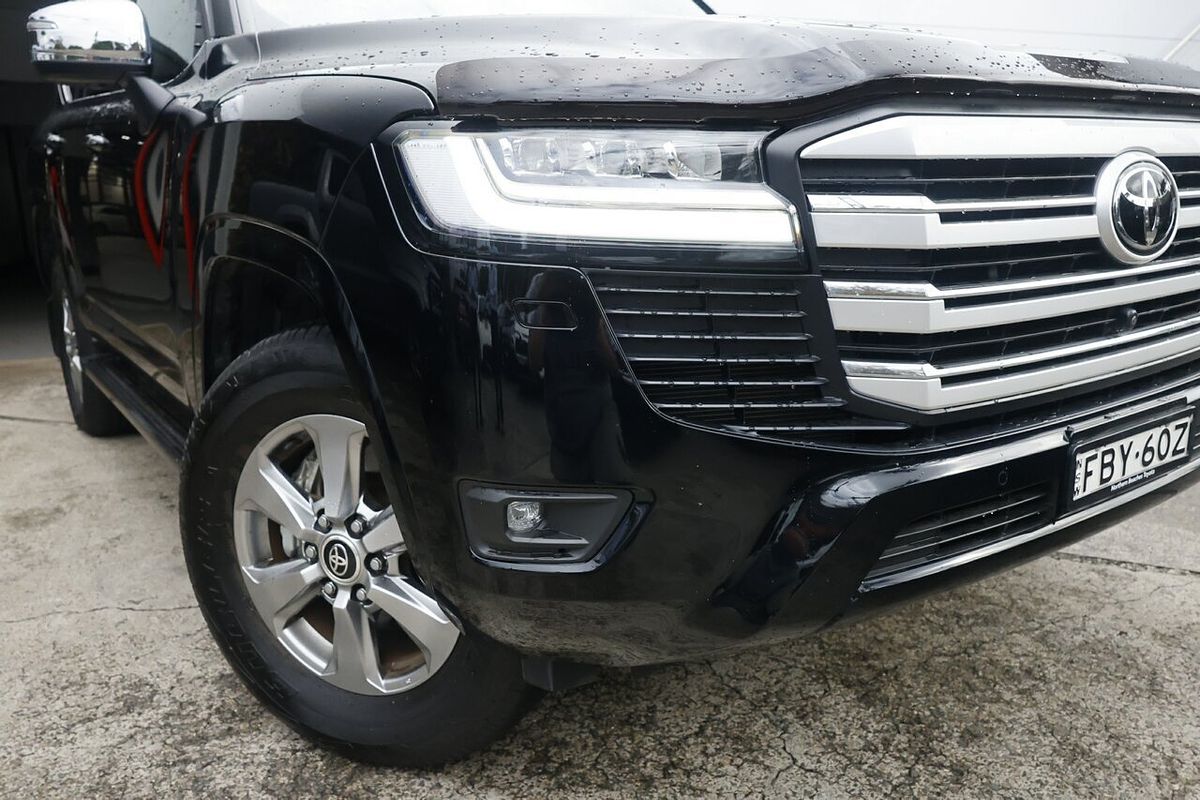 2023 Toyota Landcruiser Sahara FJA300R