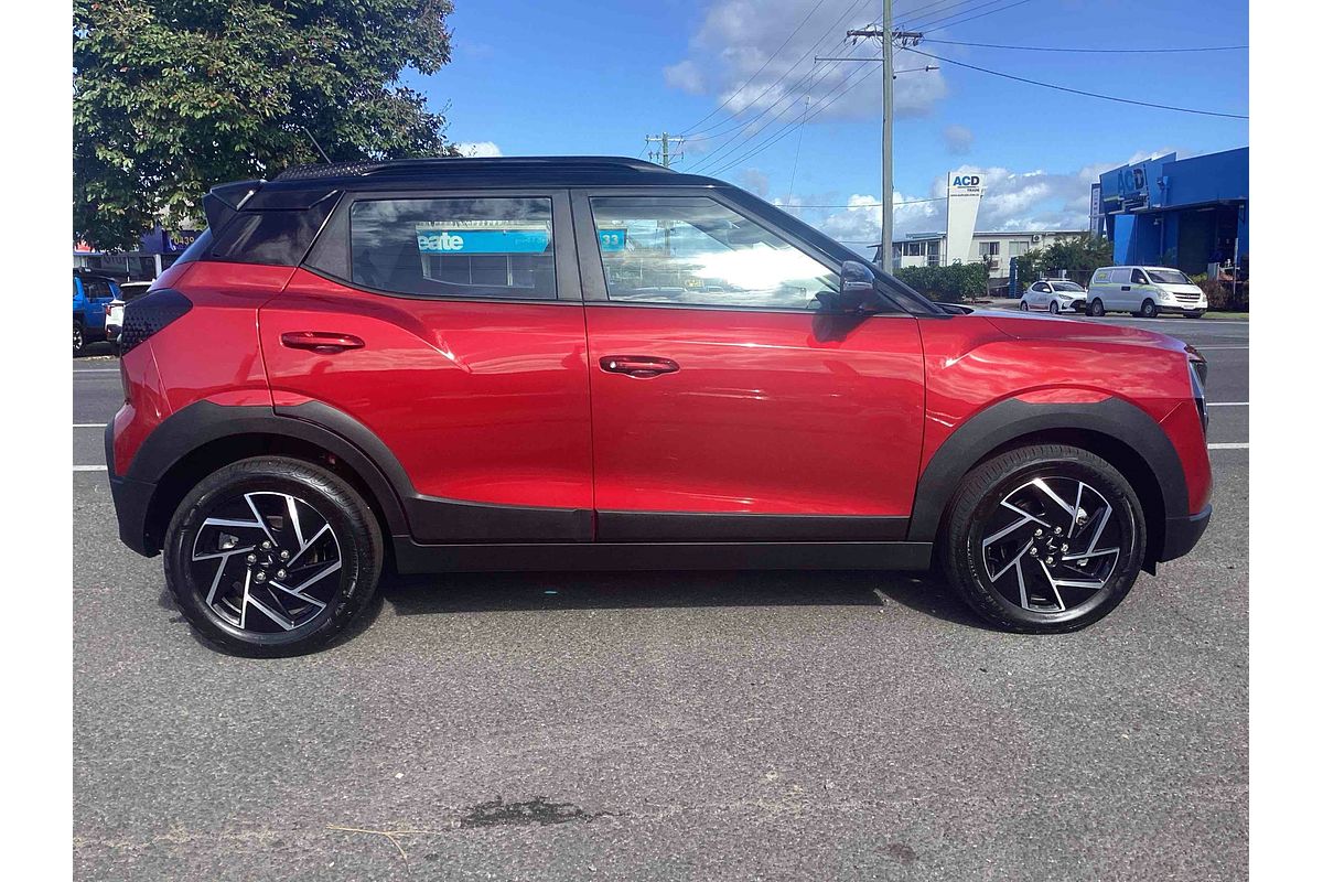 2025 Mahindra XUV3XO AX7L