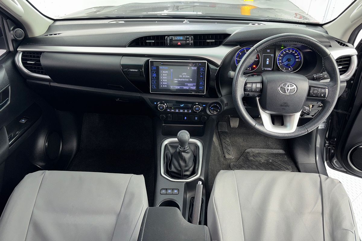 2016 Toyota HILUX SR5 (4x4) GUN126R 4X4