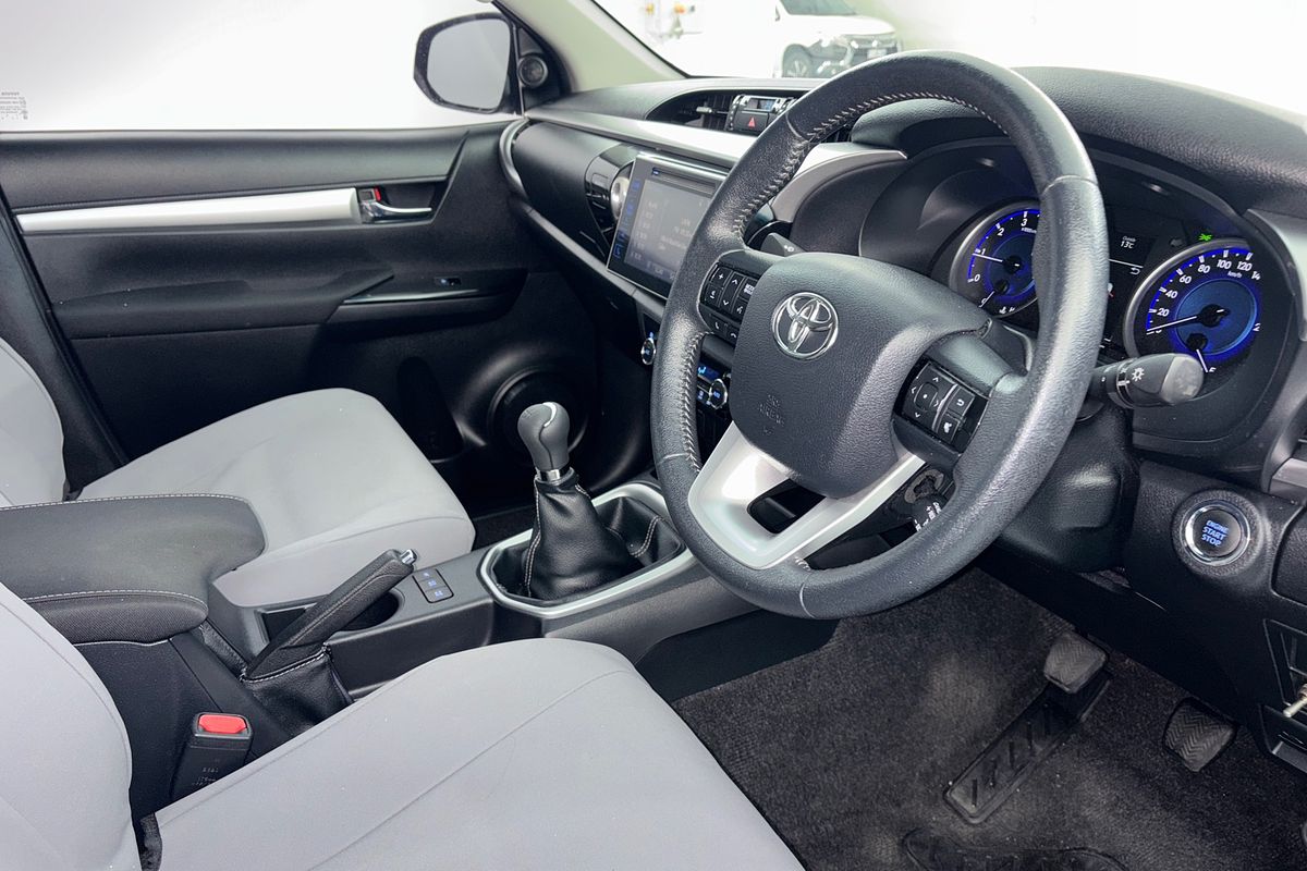 2016 Toyota HILUX SR5 (4x4) GUN126R 4X4
