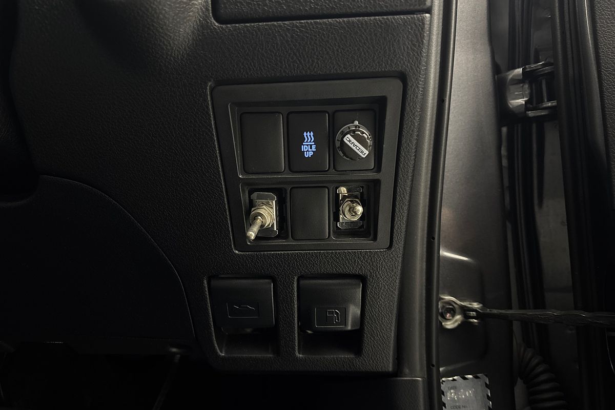 2016 Toyota HILUX SR5 (4x4) GUN126R 4X4