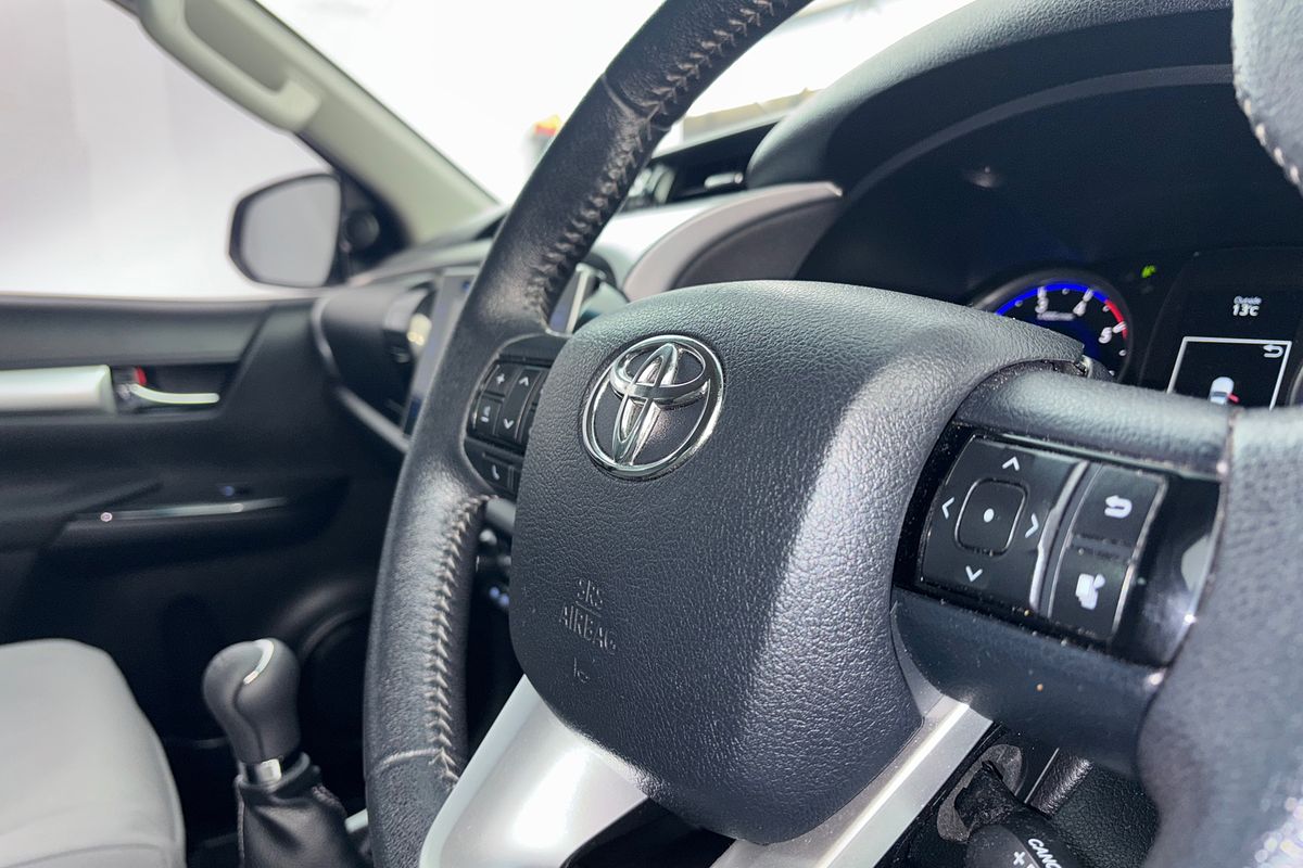2016 Toyota HILUX SR5 (4x4) GUN126R 4X4