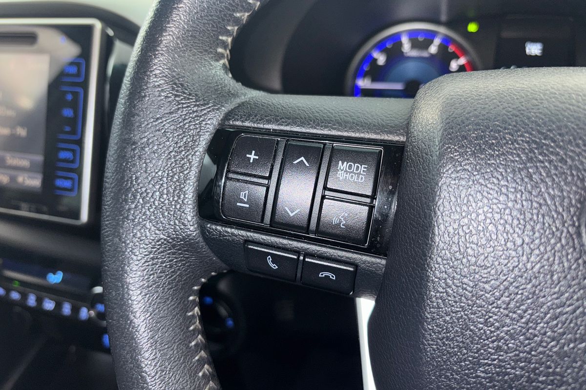 2016 Toyota HILUX SR5 (4x4) GUN126R 4X4