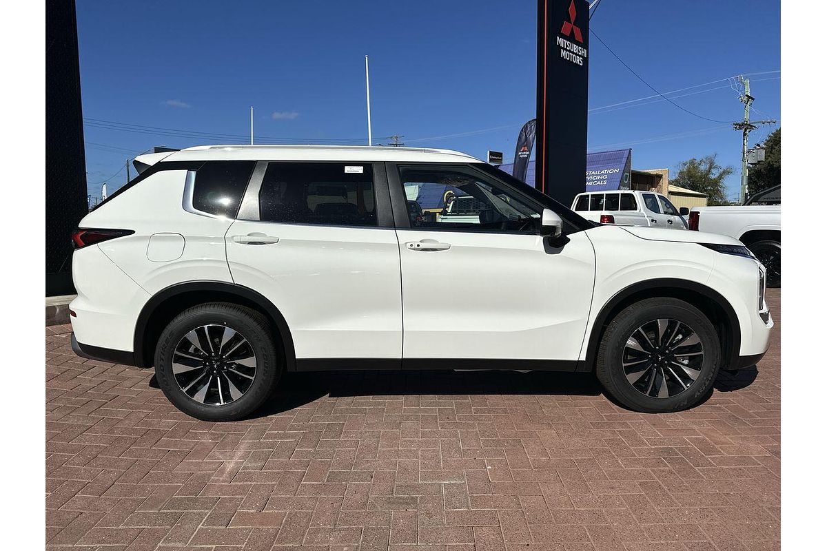 2025 Mitsubishi Outlander LS ZM