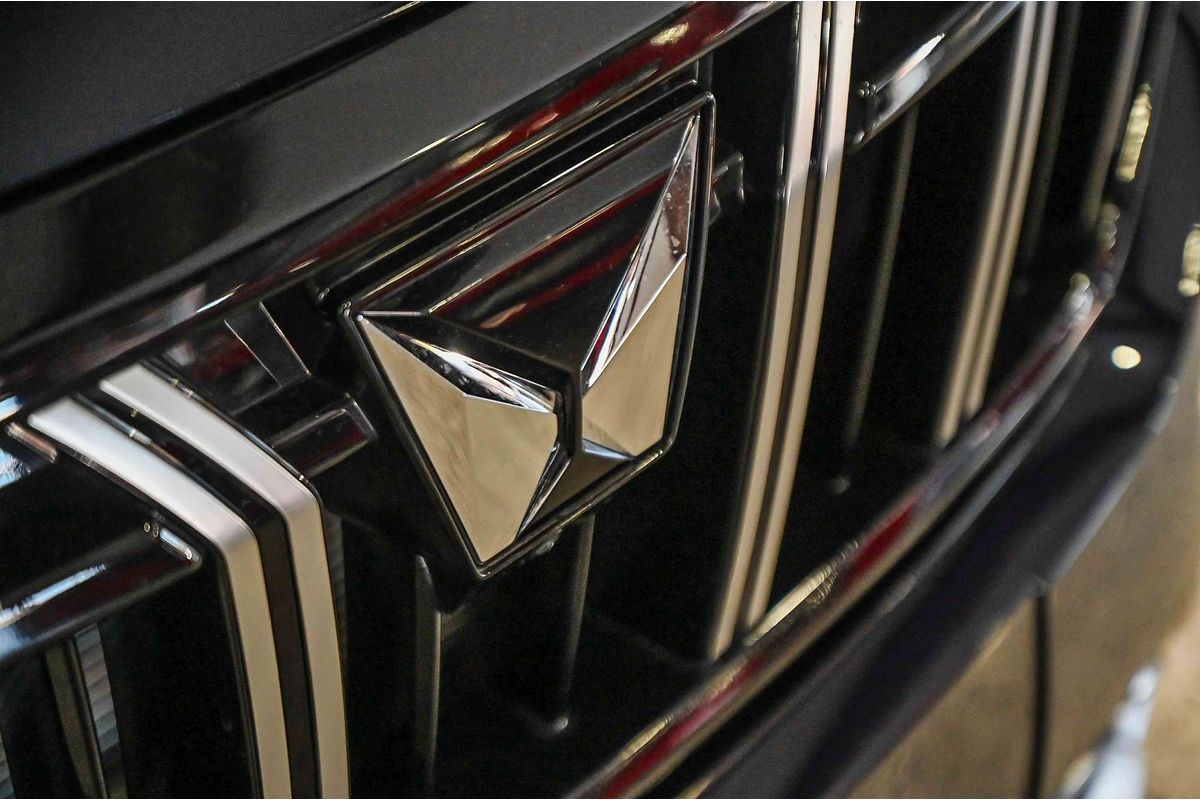 2025 Mahindra XUV700 AX7L