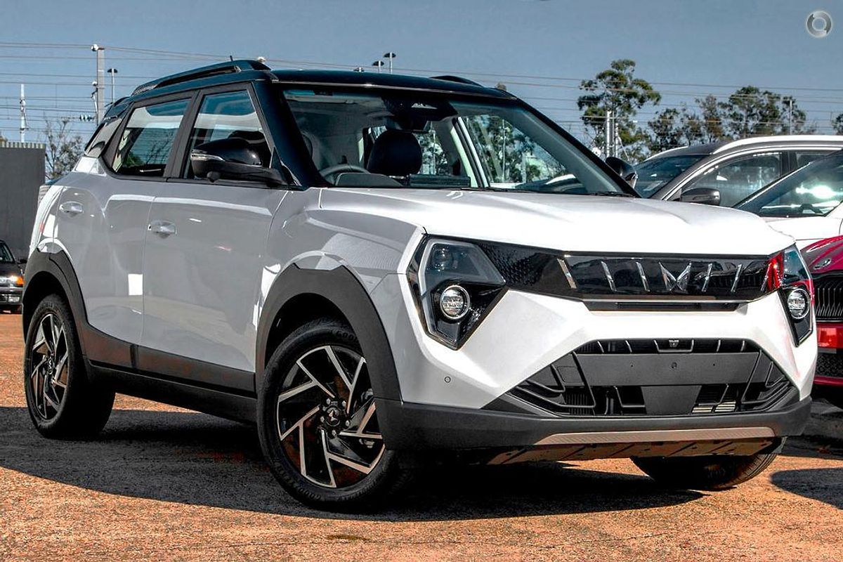 2025 Mahindra XUV3XO AX5L