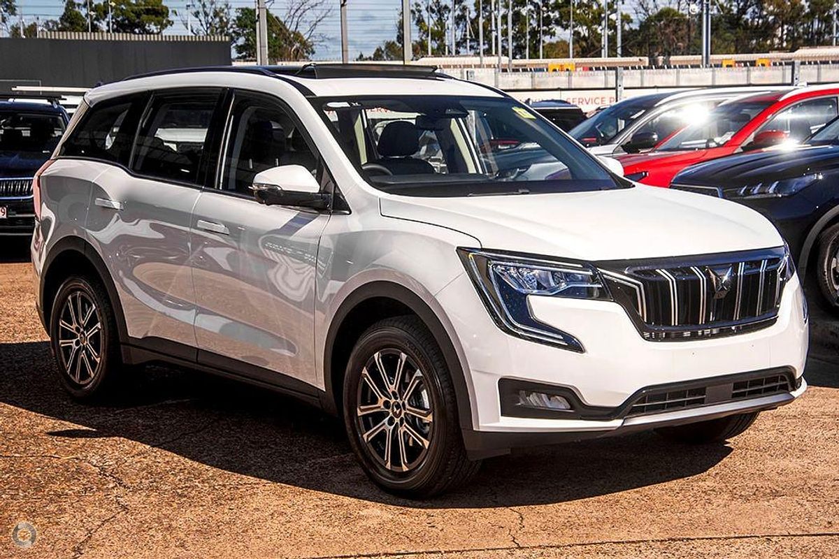 2025 Mahindra XUV700 AX7L