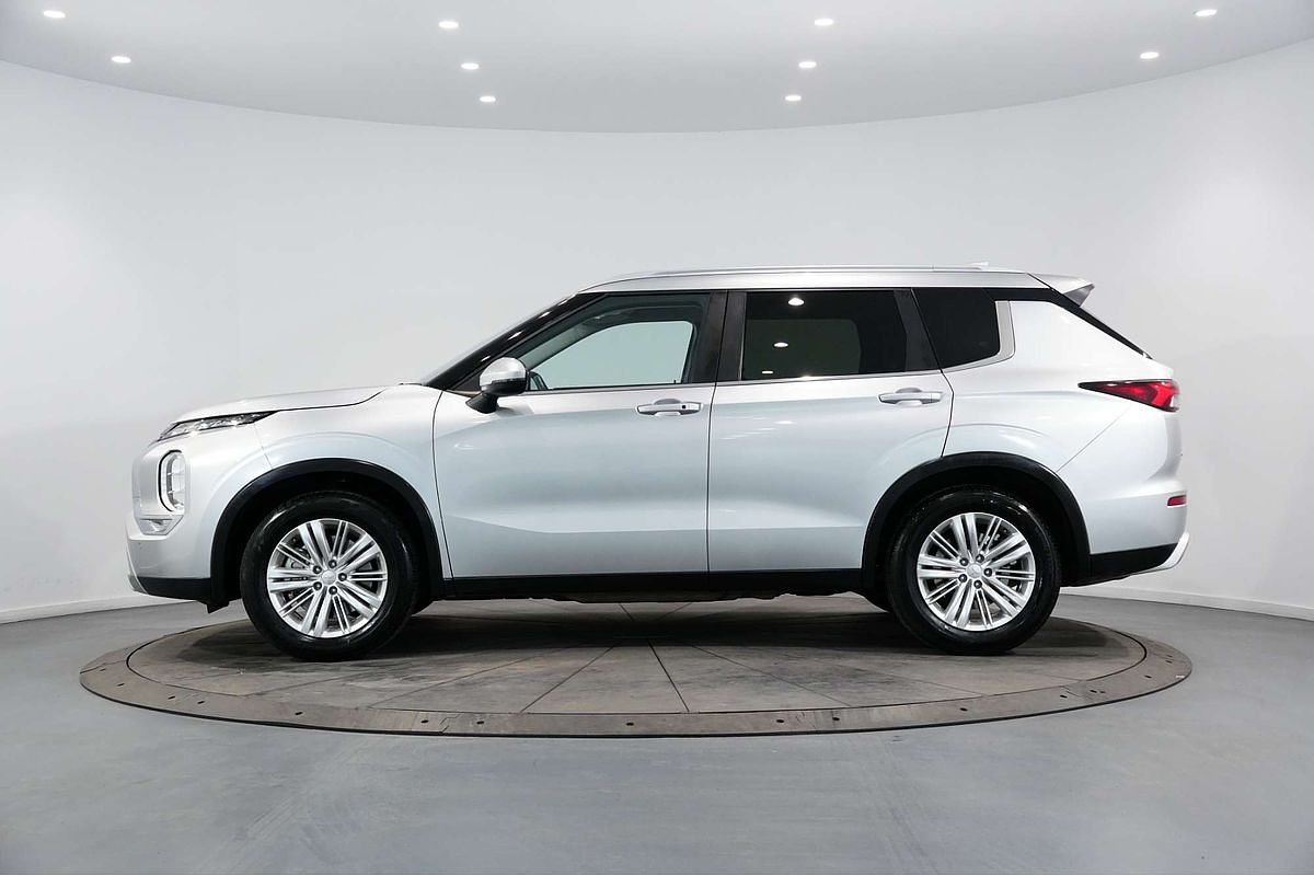2023 Mitsubishi Outlander LS ZM