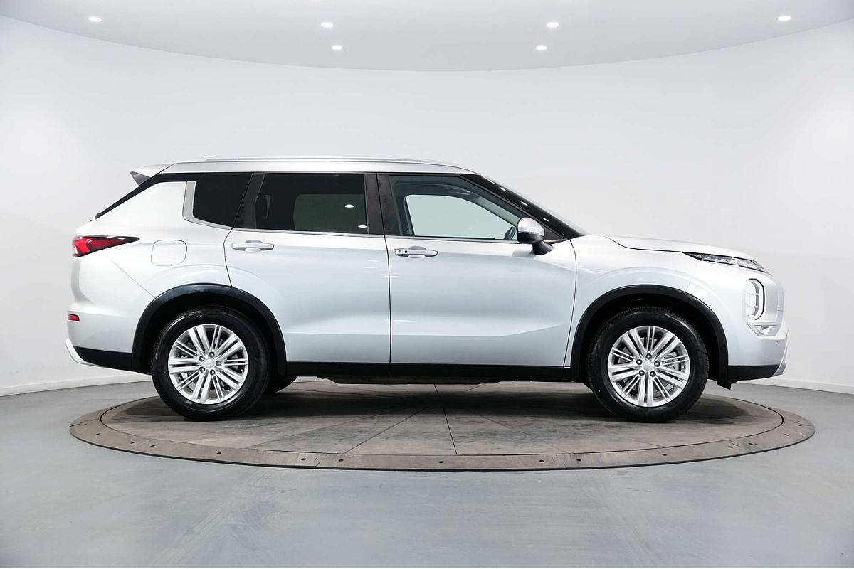 2023 Mitsubishi Outlander LS ZM