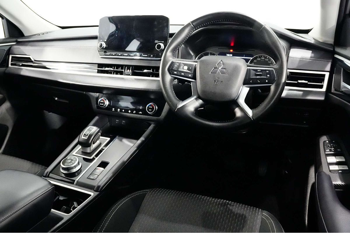 2023 Mitsubishi Outlander LS ZM
