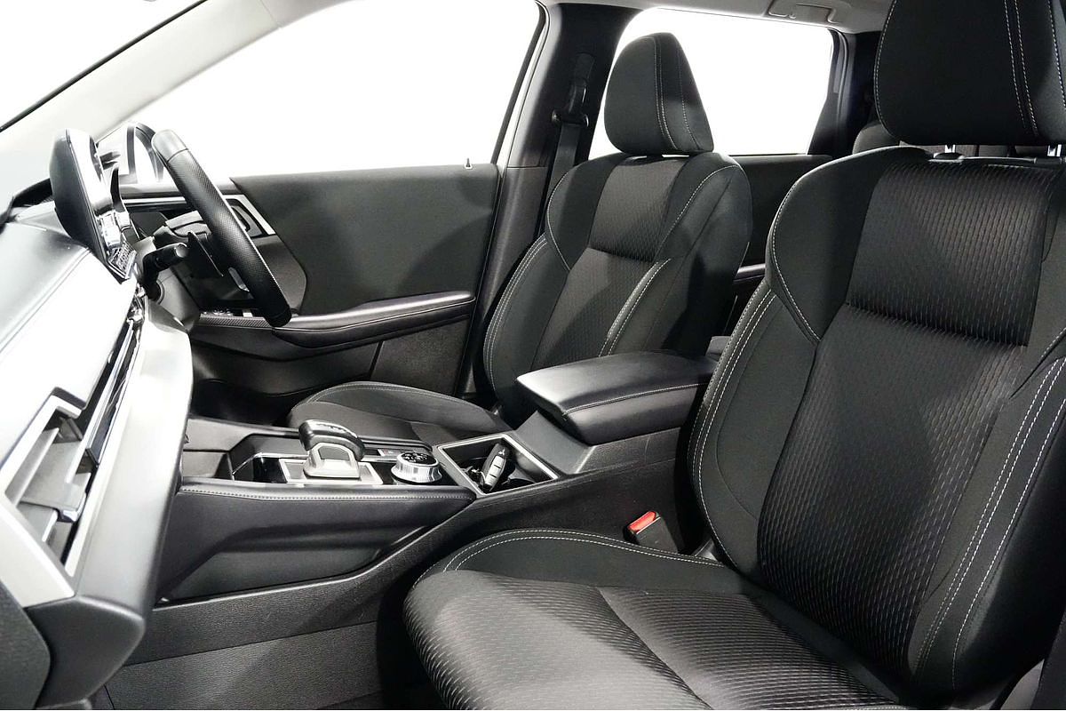2023 Mitsubishi Outlander LS ZM