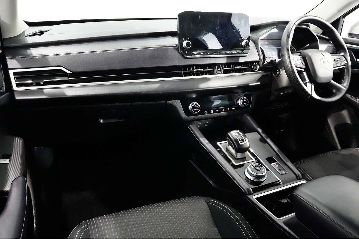 2023 Mitsubishi Outlander LS ZM