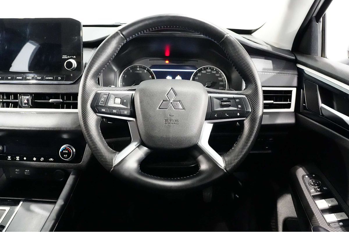 2023 Mitsubishi Outlander LS ZM