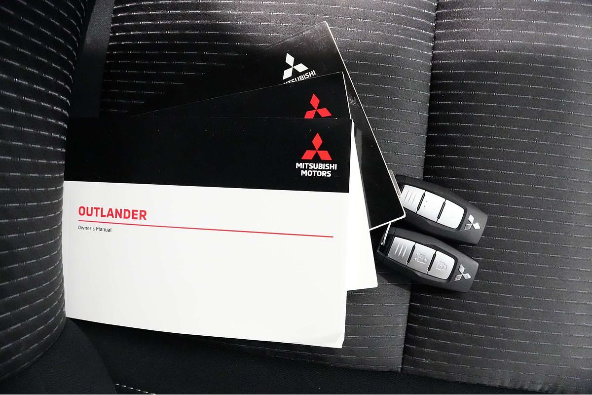 2023 Mitsubishi Outlander LS ZM