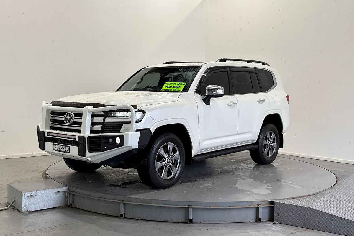 2024 Toyota Landcruiser Sahara FJA300R