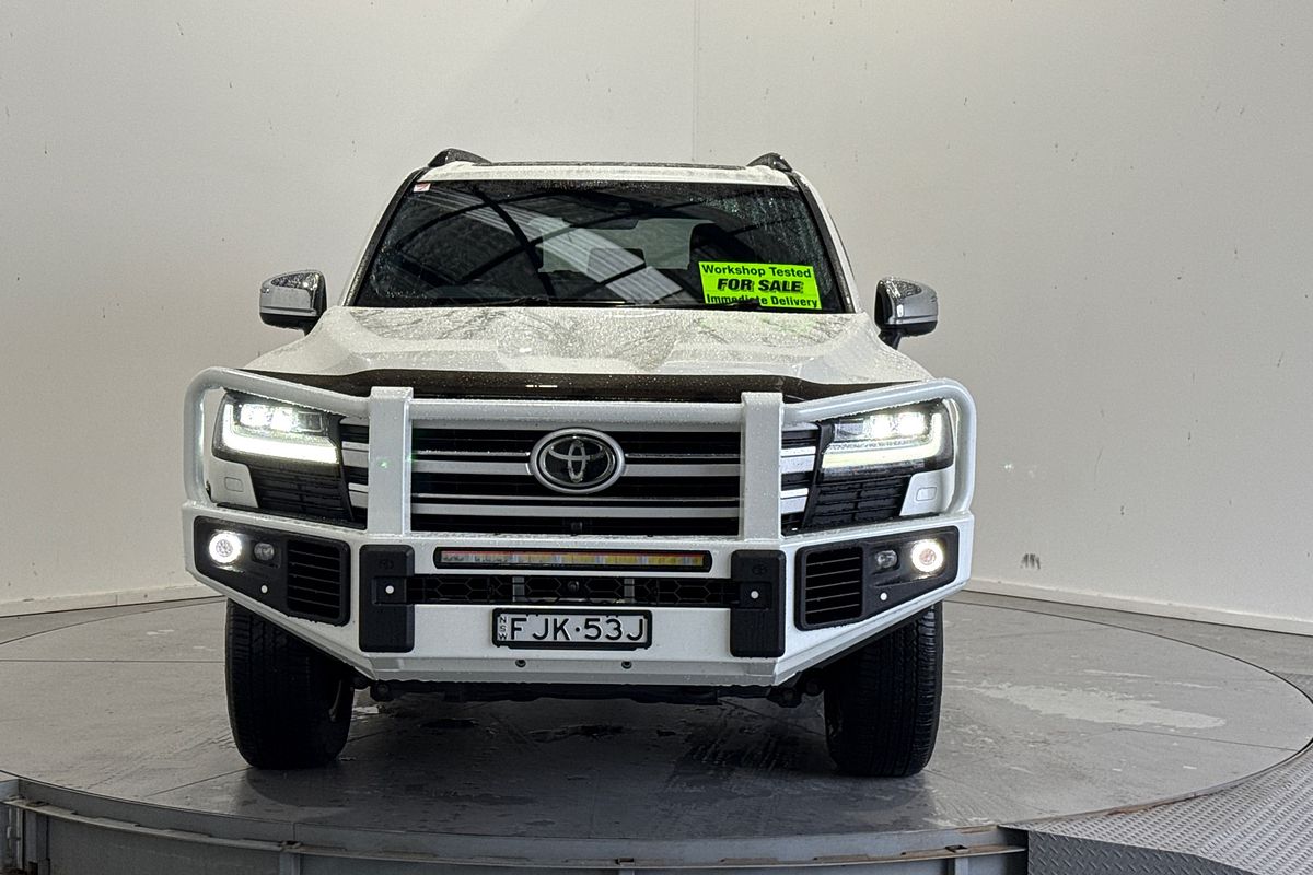 2024 Toyota Landcruiser Sahara FJA300R